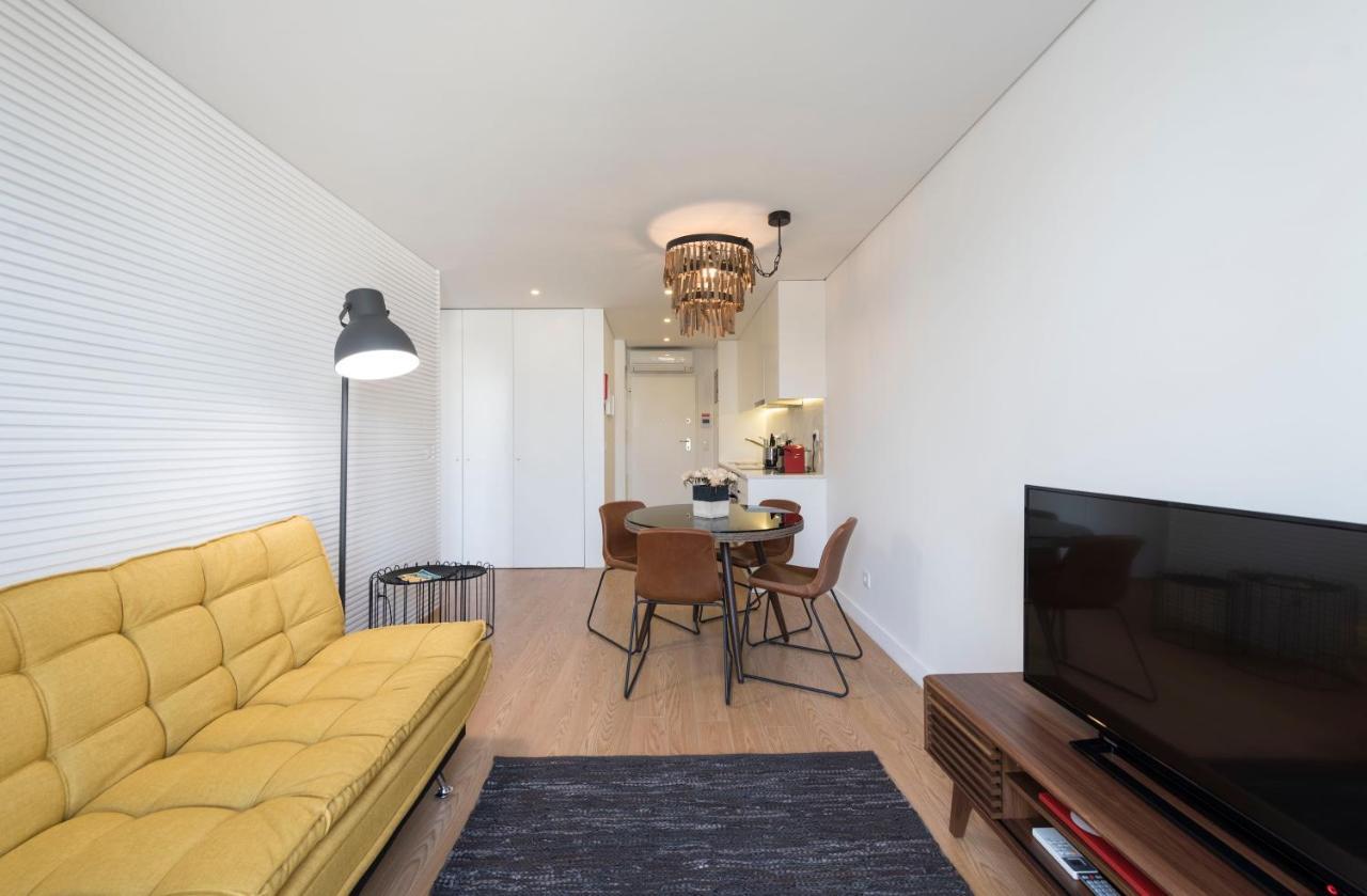 Lovelystay - Central Flat W/ Ac & Balcony بورتو المظهر الخارجي الصورة